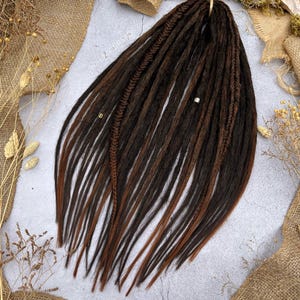 Rastas de cabello sintético de aspecto natural de color marrón oscuro con acentos en marrón cálido, rastas de crochet de una sola punta o de doble punta, ligeras y sintéticas