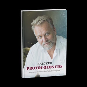 Puede incluir: Portada de libro con un hombre con camisa blanca. El título "PROTOCOLOS CDS" en rojo, con el nombre del autor "KALCKER" encima. El subtítulo dice "Resumen esencial del libro 'Salud Conseguida'".