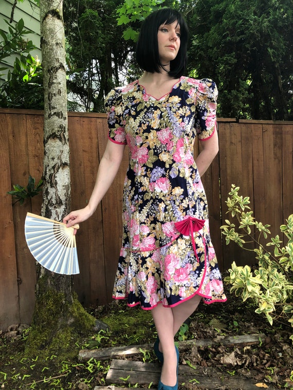 Vintage 1940's RM Hawaiian Muumuu Style Floral Dre
