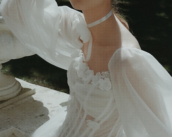 Handmade Romantic Tulle Wedding Dress with Flowers and removable Sleeves