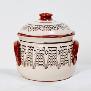 CASSEROLE DISH, BULGARIA, Cooking Pot, Small Traditional Stoneware Ceramic Pottery 600mlArtisan Hand Painted Baking Pot Dish With Lid Shell white