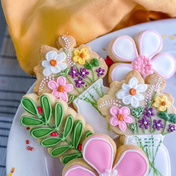 Homemade Flower Biscuits | Hand decorated | Traditional Shortbread Letterbox Biscuits | Edible Flowers Gift - Arrives after Mother’s Day