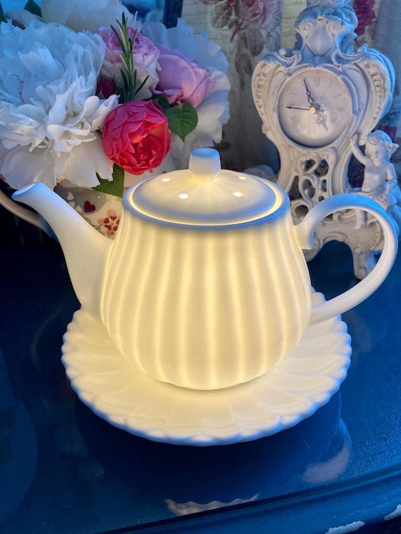 Laura Ashley Teapot Lamp – Vintage Cottagecore Romantic Porcelain