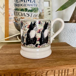 Emma Bridgewater Tasse „Cats on Rug“ – Seltenes Sammlerstück | 2015 Rückstempel | Ausgezeichneter Zustand - EU Versand Bereit