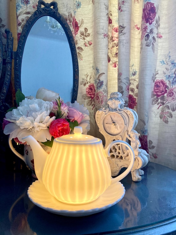 Laura Ashley Teapot Lamp – Vintage Cottagecore Romantic Porcelain