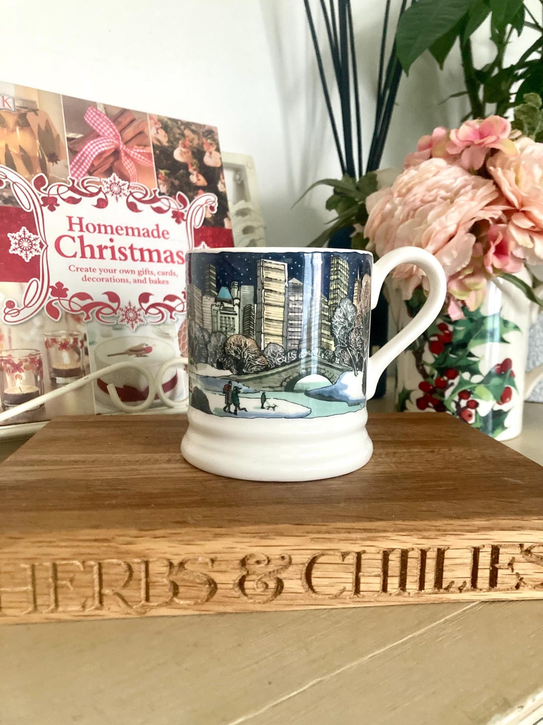emma bridgewater christmas dresser Emma Bridgewater Christmas Dresser 1/2 Pint Mug