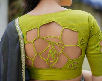 Blauwgrijze georgette-sari met zijden handgemaakte blouse