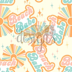 Könnte beinhalten: Nahtloses Muster mit dem Schriftzug "Beach Babe" in Retro-Schrift, begleitet von Sonnenstrahlen-Designs in Orange, Pfirsich und Türkis. Der Hintergrund ist cremefarben, mit verstreuten Sternformen.