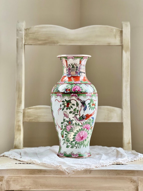 Famille Rose Porcelain Flower Vase - Floral Design Famille Rose Porcelain Flower Vase - Floral Design