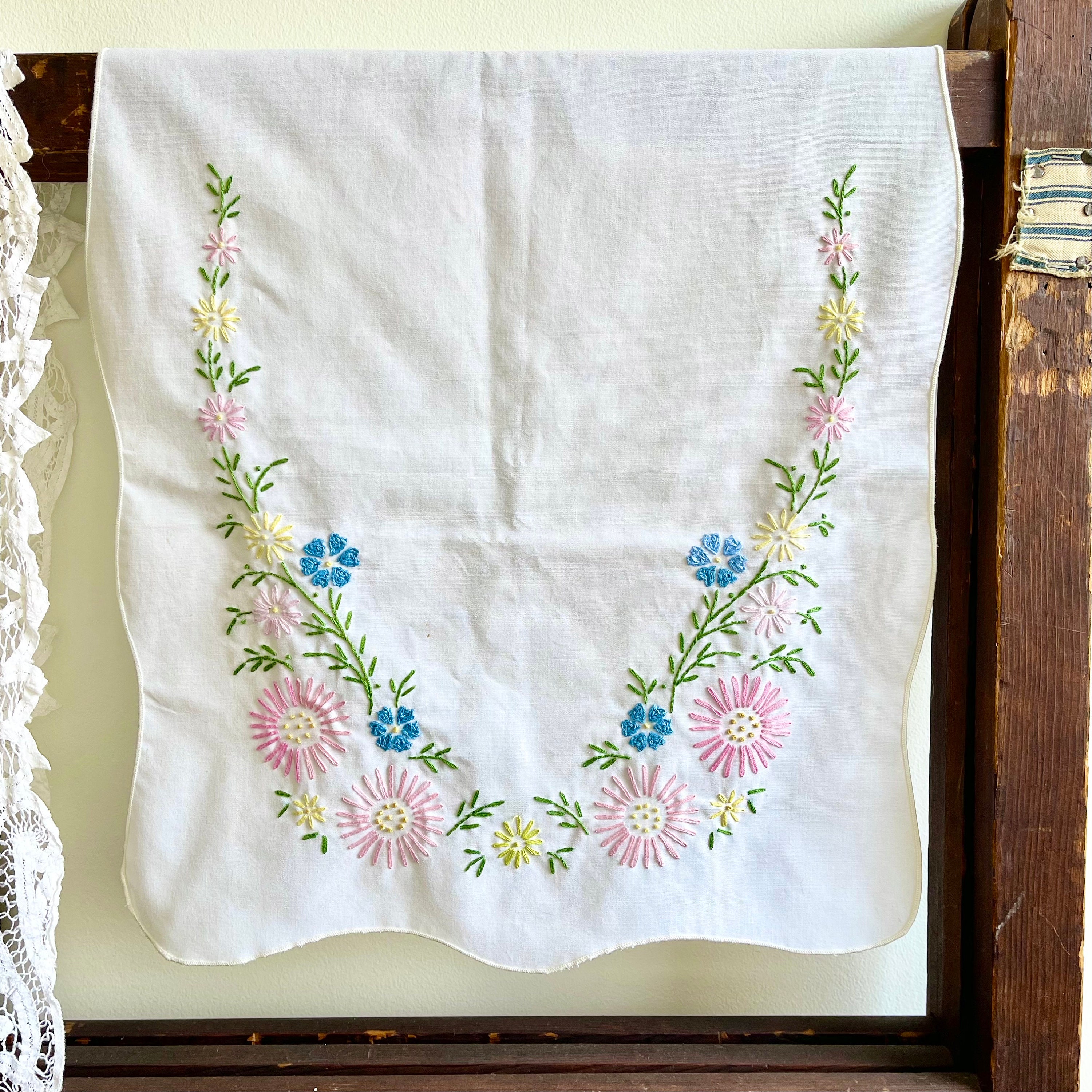 Embroidered Flower Table Runner Hollow Lace Daisy Dresser Scarf Table Linen 
