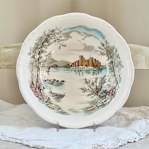 Vintage Queen&#39;s Castle Serving Bowl by Alfred Meakin, England, 8.5&quot; Round Vegetable Bowl