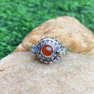 Anillo de medallón de cornalina de plata esterlina: compartimento para pastillero hecho a mano