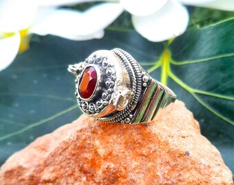 Handgemachte Granat Poison Ring, Sterling Silber Plated Box