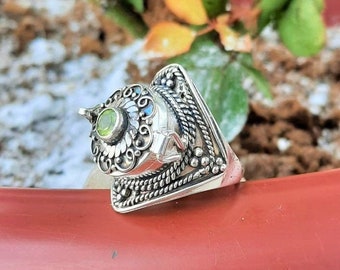 Bague empoisonnée péridot faite main en plaqué argent sterling, pierre verte