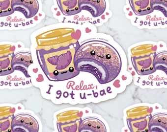 Puede incluir: Un conjunto de seis pegatinas con una ilustración de dibujos animados de una mermelada de ube morada y un pastel de ube con el texto "Relax, I got u-bae".