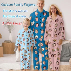 Puede incluir: Una familia de cuatro personas con pijamas a juego con un patrón de caras. Las pijamas son azules, rosas y azul claro. El texto en la imagen dice "Custom Family Pajama", "For Men & Women", "For Boys & Girls", y "1-20 Faces".