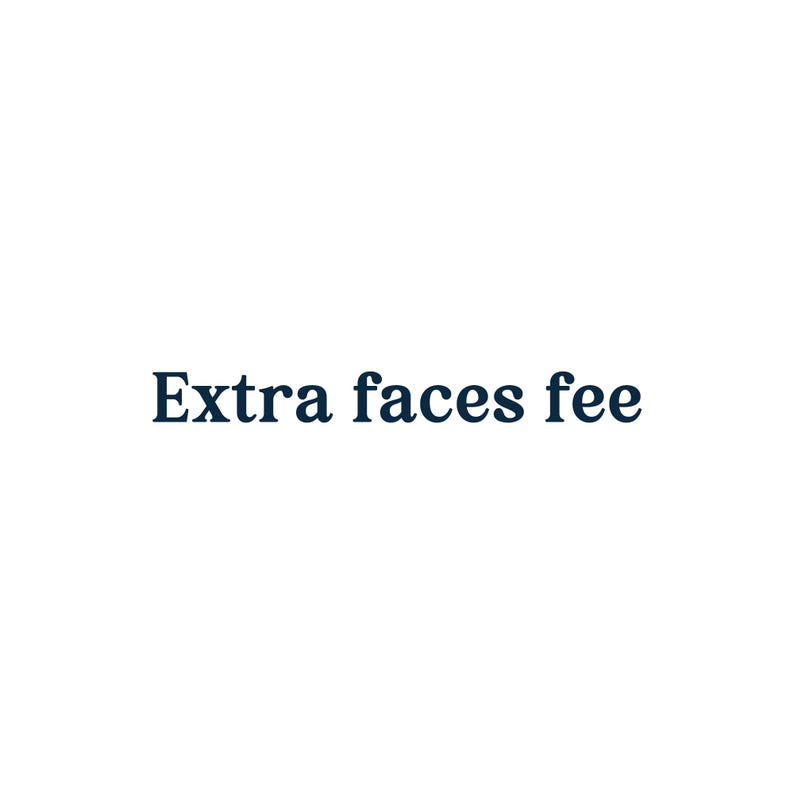 Puede incluir: Texto que dice "Extra faces fee" en una fuente azul oscura.