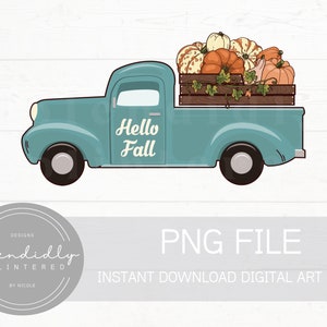 以下が含まれることがあります： 木製の荷台にカボチャと西洋カボチャが積まれた、ターコイズブルーのヴィンテージピックアップトラック。トラックの側面には「Hello Fall」の文字が書かれています。