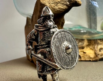 Figurine guerrier viking en étain