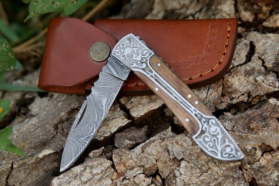 Couteau pliant damas et manche en bois creusé