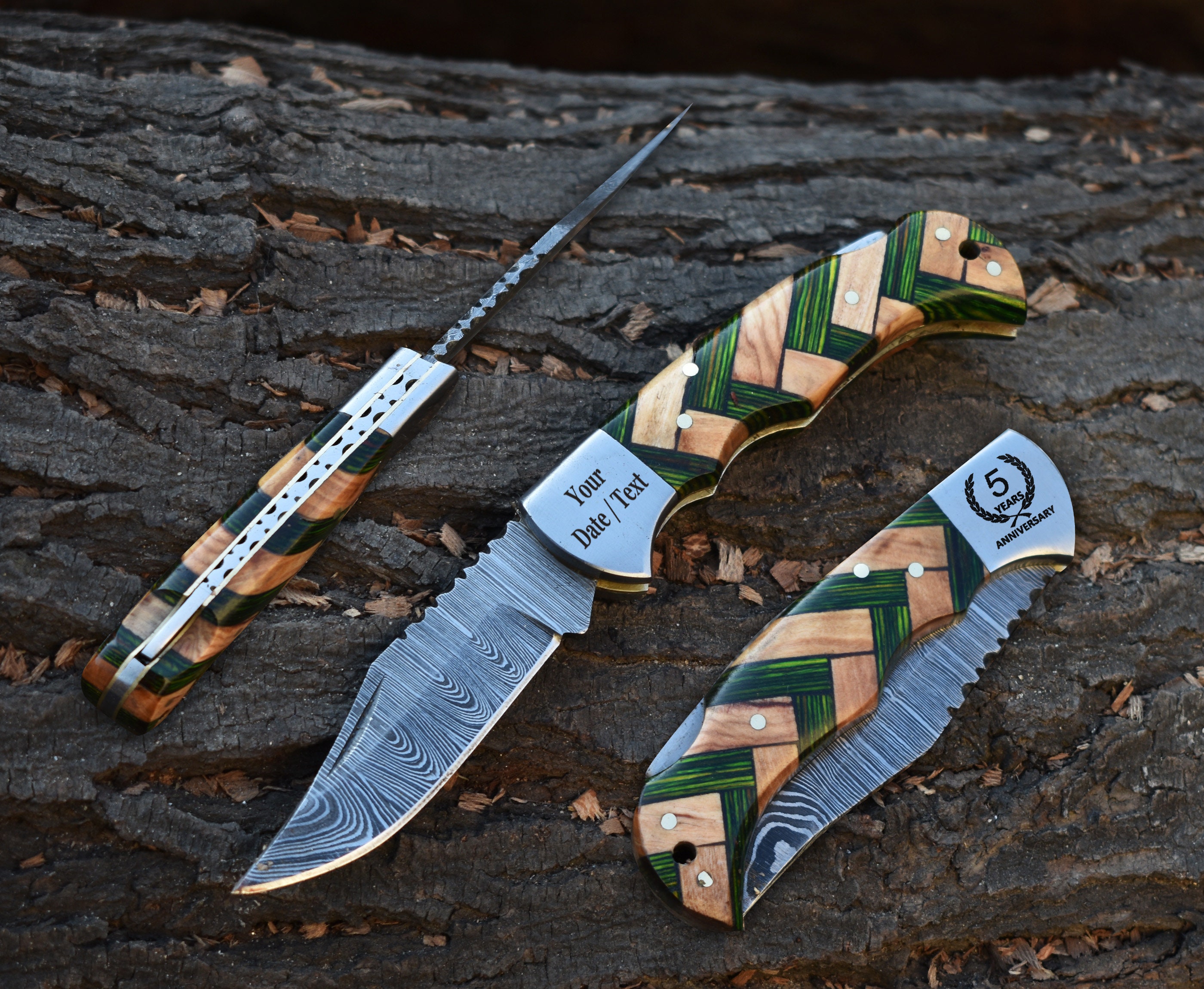 Handgemachtes Damast-Taschenmesser mit Olivenholzgriff, Geburtstagsgeschenk, Klappmesser, Bräutigamsmann-Geschenk, Jahrestag, Hochzeit, personalisiertes Geschenk für Männer