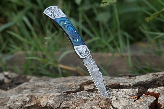 Coltello giapponese fatto a mano PERSONALIZZABILE-Fodero in pelle  temperamatite-Incisione laser-Regalo per Natale, matrimoni, festa del papà.  -  Italia