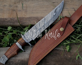 Couteau de chasse damas fait main avec manche en bois de rose, cadeau pour père, cadeau de mariage, couteau Bowie, cadeau d'anniversaire, cadeau d'anniversaire, couteau de camping