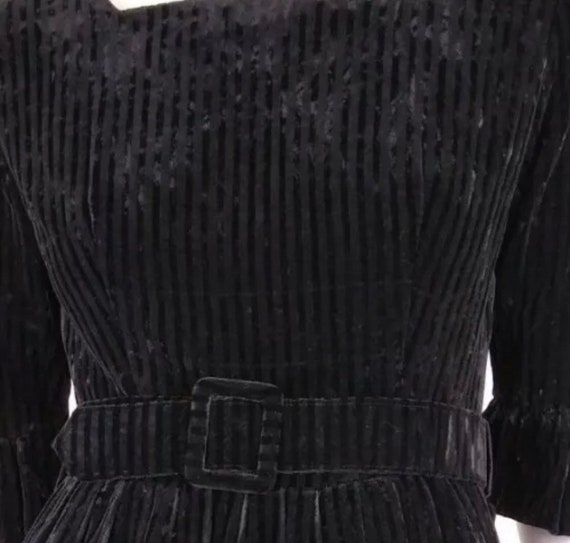 Vintage 1950s black ribbed velvet fit and flare d… - image 3