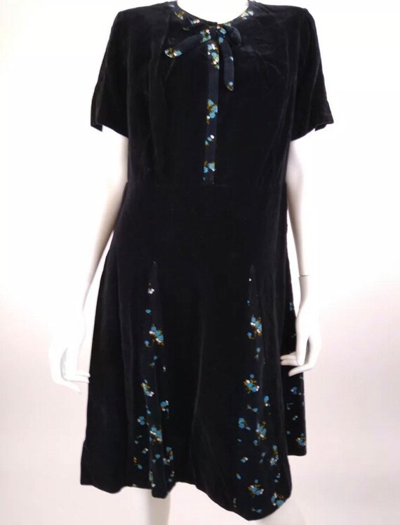 Vintage 1960s black floral velvet retro dress wit… - image 1