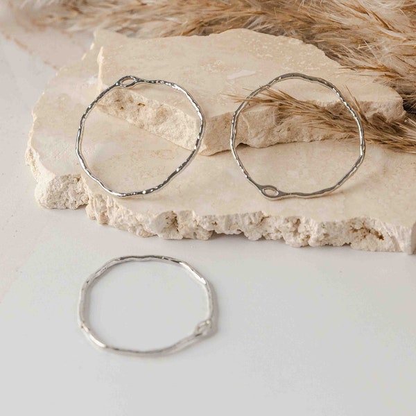22mm Hammered SILVER CIRCLE Charm with Hole, 10 Pcs, Connecting Closed Hoop Brass Earring Finding, Linking Ring Pendant Bezel Frame
