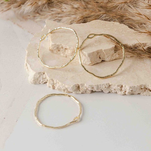 35mm Hammered GOLD CIRCLE Charm with Hole, 10 Pcs, Connecting Closed Hoop Brass Earring Finding, Linking Ring Pendant Bezel Frame