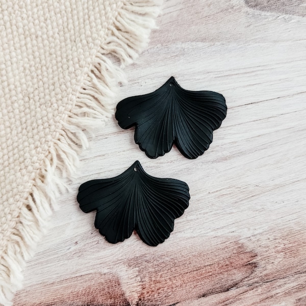 VERDADERO NEGRO Colgantes de hojas de Ginkgo, 10 piezas, Conectores de encantos de flores de pétalos Hallazgos de joyería para acrílico de madera de cuero de arcilla polimérica