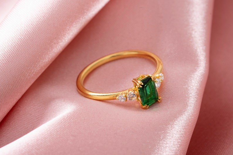 14K Gold Emerald Green Baguette Center Stone Ring, Green Stone