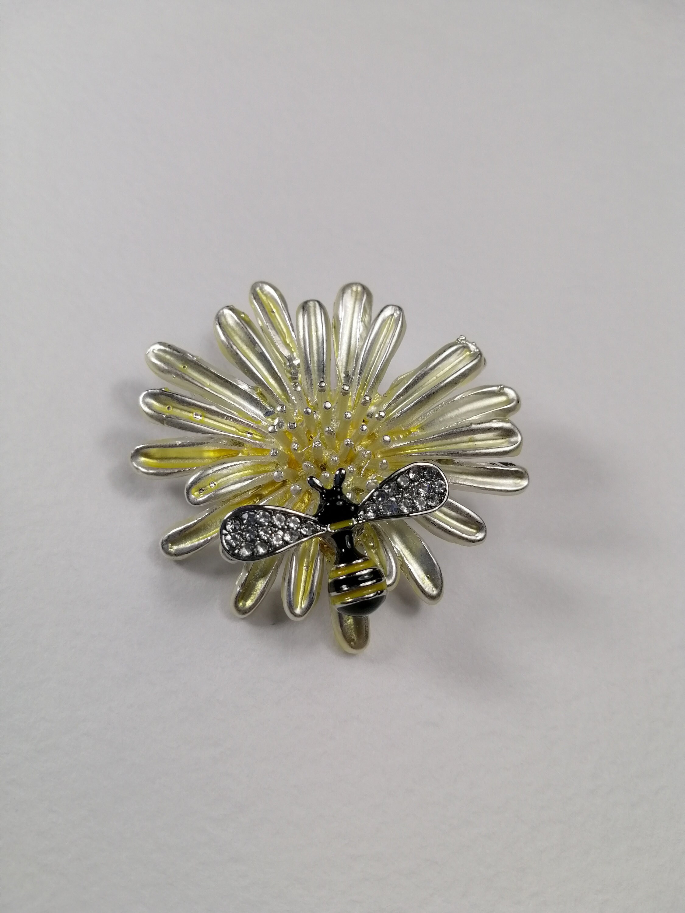 Broche bloemen en bijen, vintage bloemen honingbij sieraden, retro statement broche, geëmailleerde kostuumsieraden, zomerspeld voor haar, cadeaubroche
