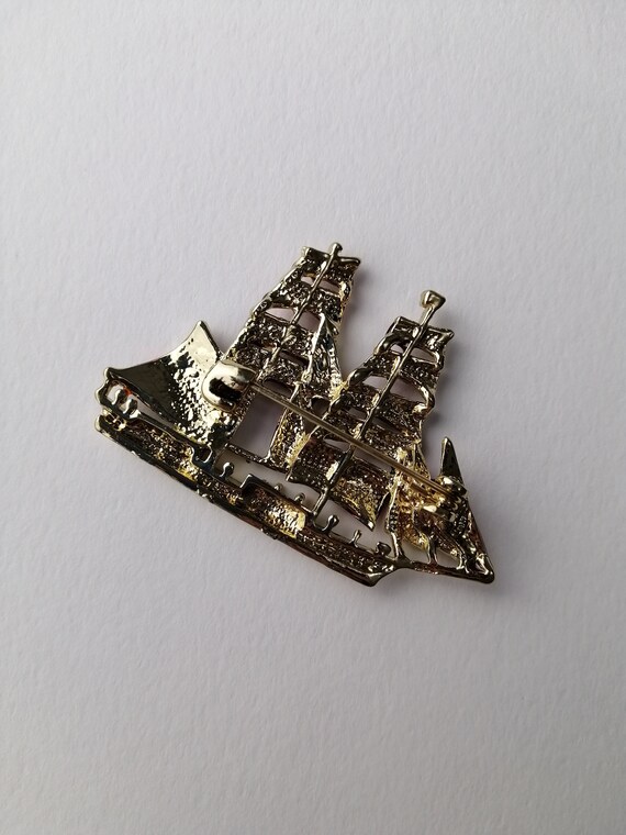 Red sails ship brooch, Sailing ship vintage pin, … - image 3