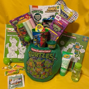 MUTANT NiNJA TURTLEs GIFT: TMNT Activity Book, Cup, Puzzle, Activity & Chalk Set, Cards; Crayola Bath Paint, Play Doh, Bubbles, Skittles ++