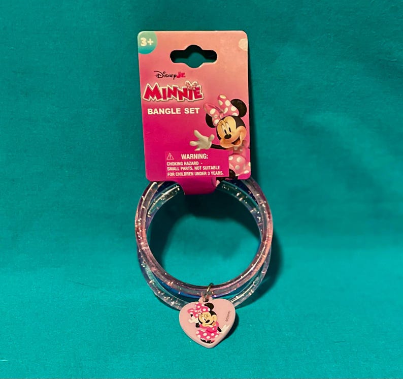 CESTA DE MINNIE MOUSE: MUÑECA, taza, libros de actividades, pulseras y dije, pegatinas, juego de tizas, paquete de juego, juego de actividades, plastilina Play-Doh, burbujas, Skittles imagen 4