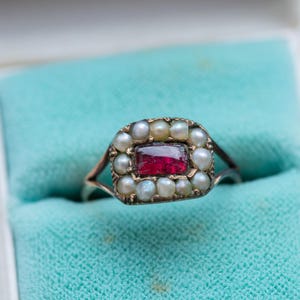Anillo de luto con retrato de perla granate inglesa georgiana del siglo XVIII, joyería de reliquia, anillo de compromiso antiguo