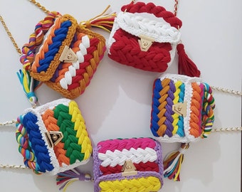 Borsa arcobaleno all'uncinetto: borsa intrecciata multicolore fatta a mano