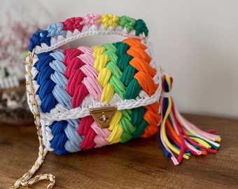 Borsa all'uncinetto arcobaleno: borsa a tracolla multicolore fatta a mano