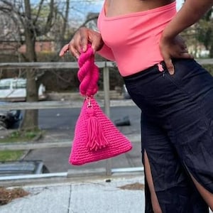 Crochet clutch pyramid triangle clutch bag,Large crochet bag,Pyramid crochet handbag,Latest crochet bags,Pyramid clutch pouch,Zipper Pouch
