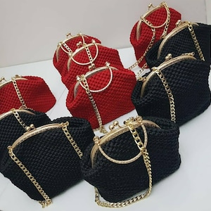 Borsa retrò nera rossa lavorata a mano, borsetta retrò Kiss Lock, borsa con serratura Crochet Kiss, borsa all'uncinetto con serratura Kiss, borsa retrò Swing Purse