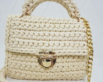 Borsa a tracolla all'uncinetto color écru: borsa firmata fatta a mano