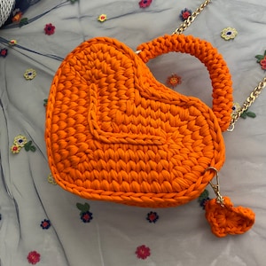 Heart Shape Satchel Crossbody Purse for women Zip Around Shoulder Bag,Crochet Heart Shaped Crossbody Bag for Women,Cute Heart Shape Girls