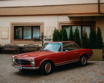 Clásico Mercedes Rojo Clima cálido Edificios Paisaje Escena Descargar HD Art Deco Letra grande jpg A4 A3 Inicio Imagenes en stock