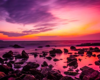 Púrpura Sunset Pink Orange sky Rocky Beach Waves Scene HD Art Deco Large Print Jpg A4 A3 Home Descargar fotos de archivo Libres de derechos