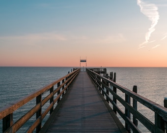 Sunset Pier Over Sea Calm Water View Clear Skies Landscape Scene Descargar HD Art Deco Large Print jpg A4 A3 Home Fotos de archivo Libres de Derechos