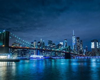 Paisaje urbano Rascacielos River Bridge Night City Neon Blue Black Lights Scene HD Art Deco Large Print Jpg A4 A3 Home Fotos de archivo Libres de derechos