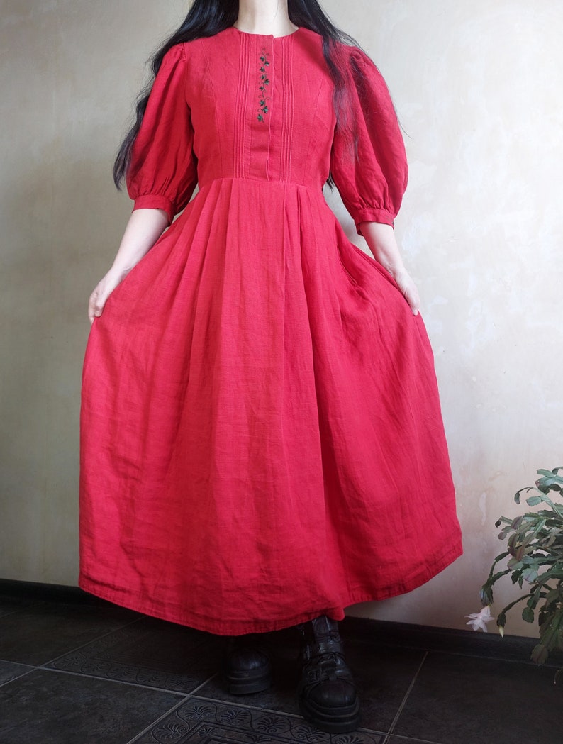 Austrian Bavarian dirndl folk red linen embroidered maxi dress with puff sleeves and white lace collar. Sportalm German 40 zdjęcie 4