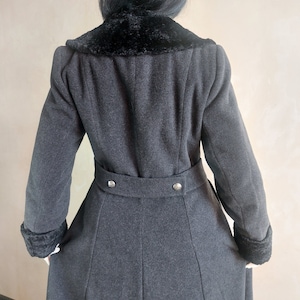 Vintage elegante wol kasjmier donkergrijze maxi jas met bontkraag. Getailleerde overjas met dubbele rij knopen UK 14 afbeelding 8